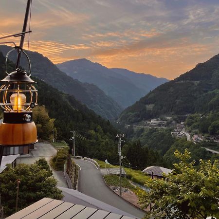 Hotel 古民家グランピングmatoba Mijoši Exteriér fotografie
