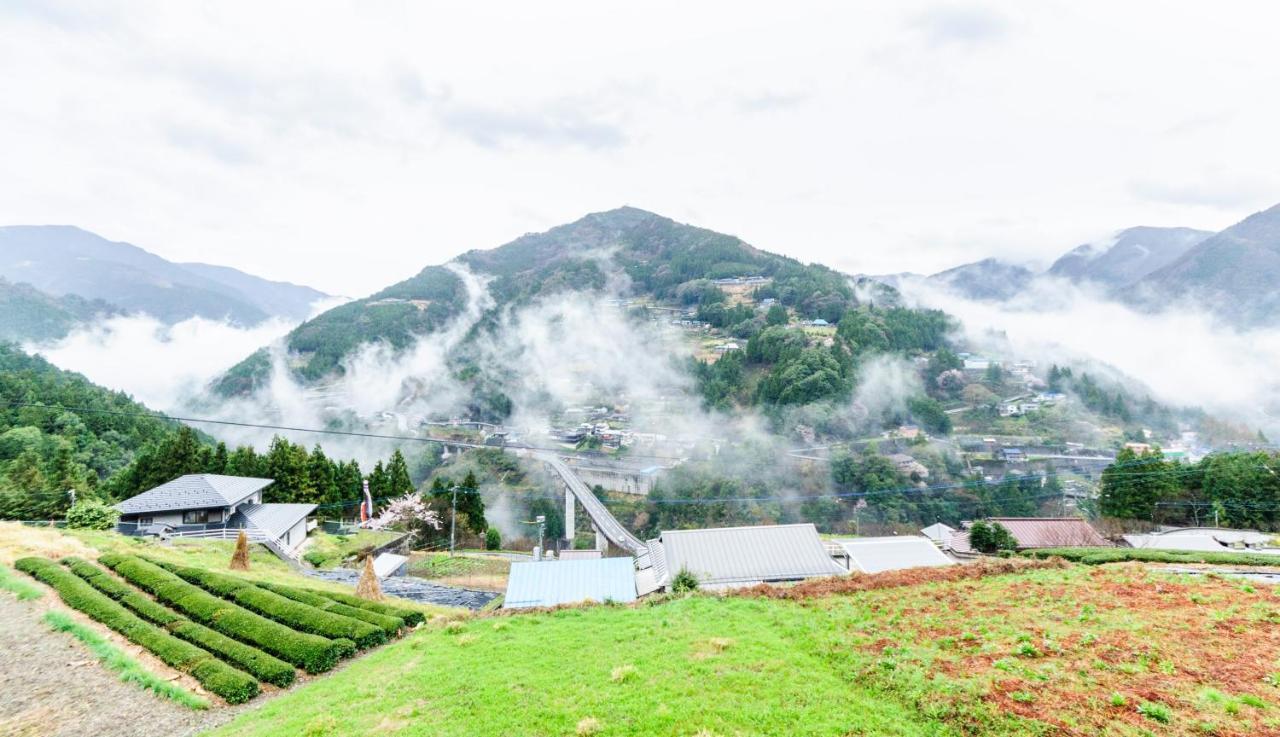 Hotel 古民家グランピングmatoba Mijoši Exteriér fotografie