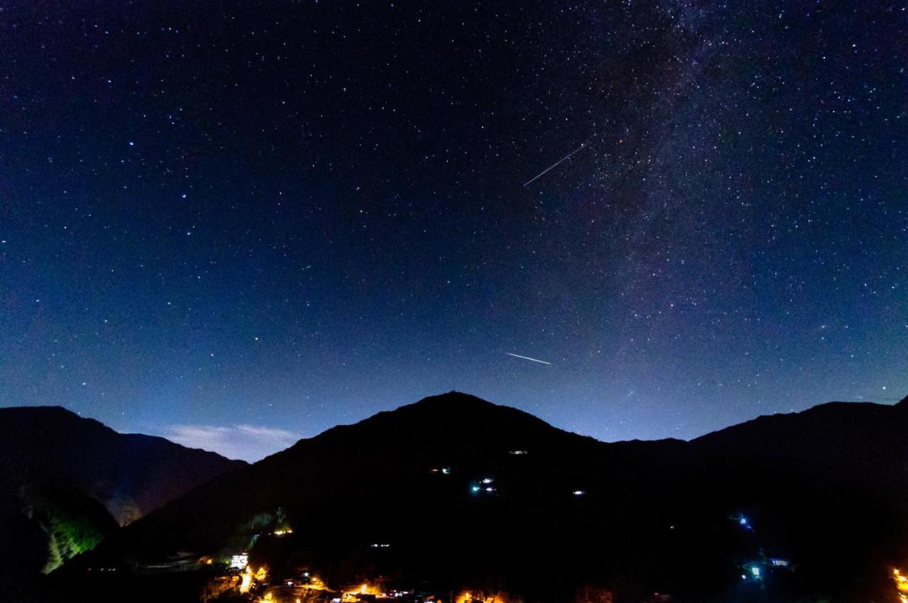 Hotel 古民家グランピングmatoba Mijoši Exteriér fotografie