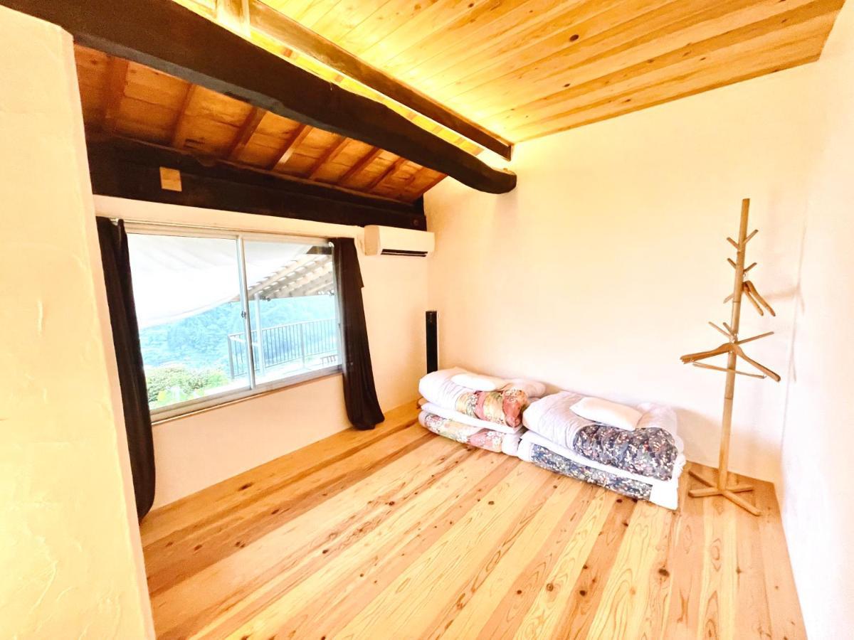 Hotel 古民家グランピングmatoba Mijoši Exteriér fotografie