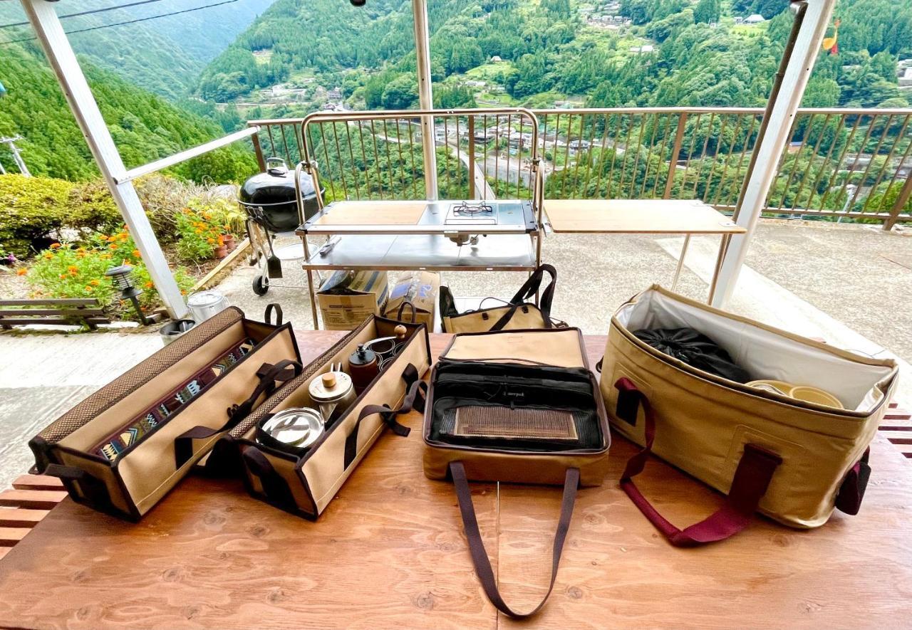 Hotel 古民家グランピングmatoba Mijoši Exteriér fotografie