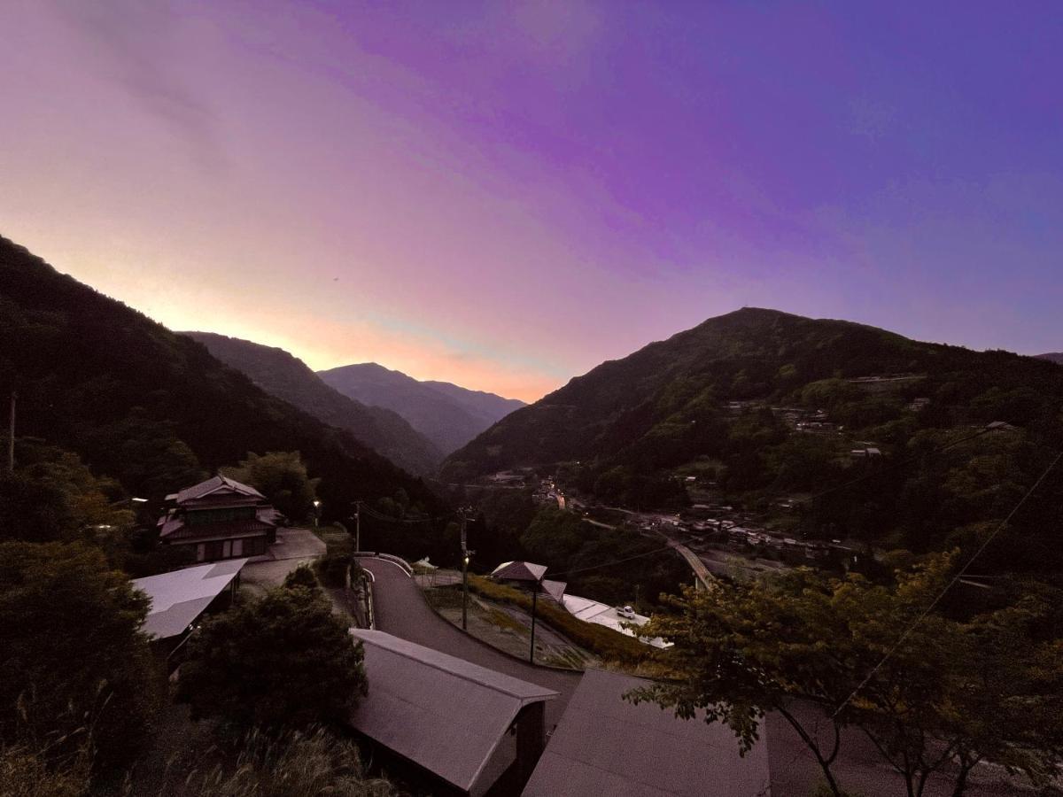 Hotel 古民家グランピングmatoba Mijoši Exteriér fotografie