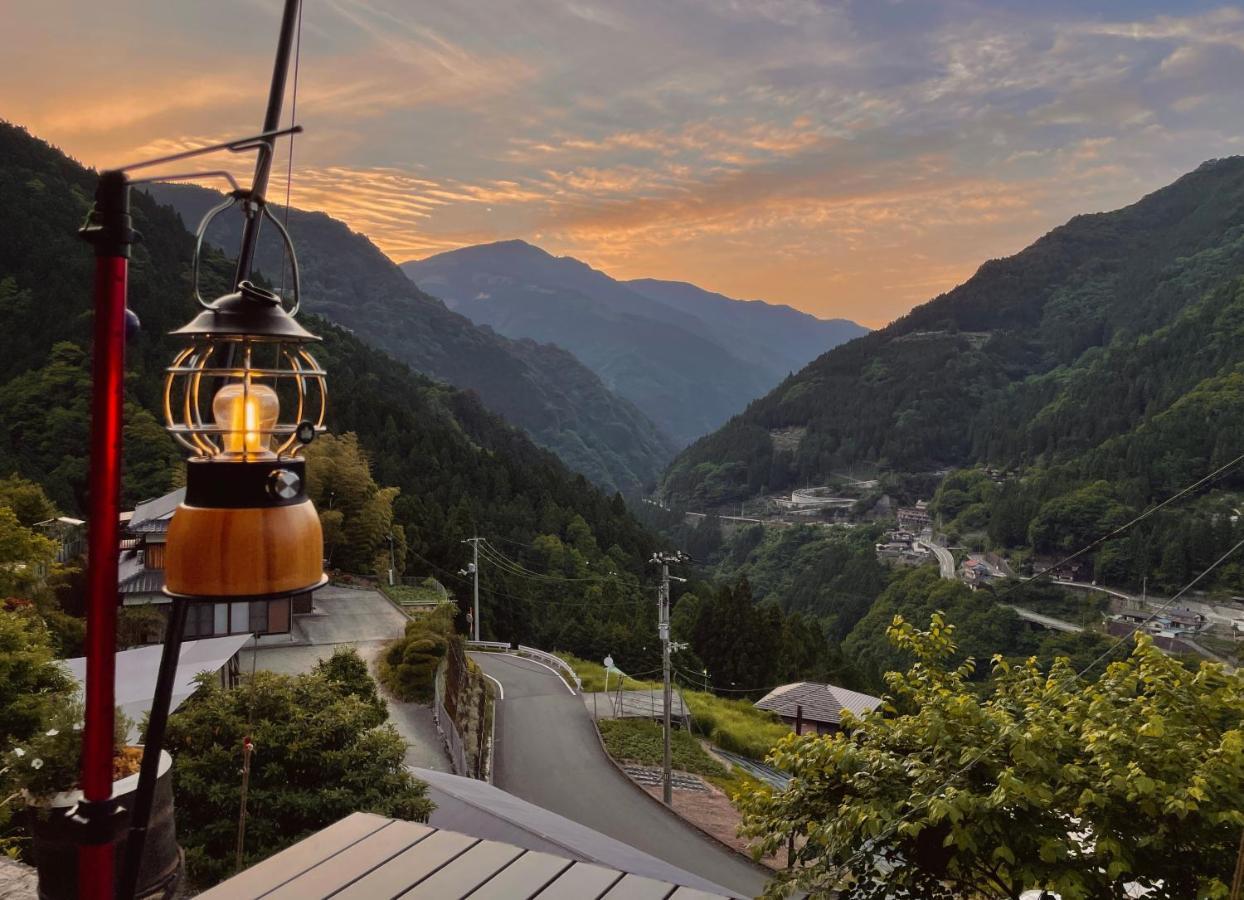 Hotel 古民家グランピングmatoba Mijoši Exteriér fotografie