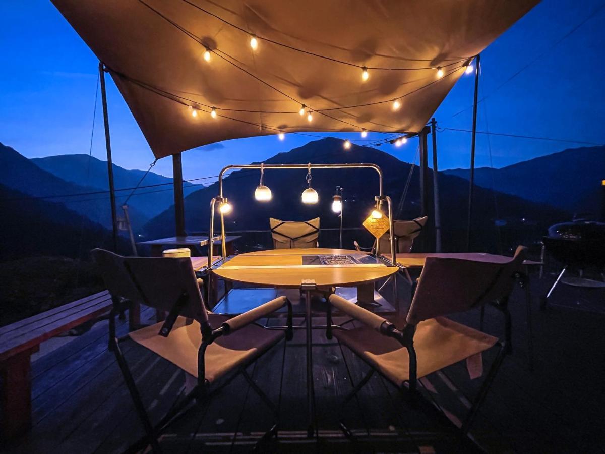 Hotel 古民家グランピングmatoba Mijoši Exteriér fotografie