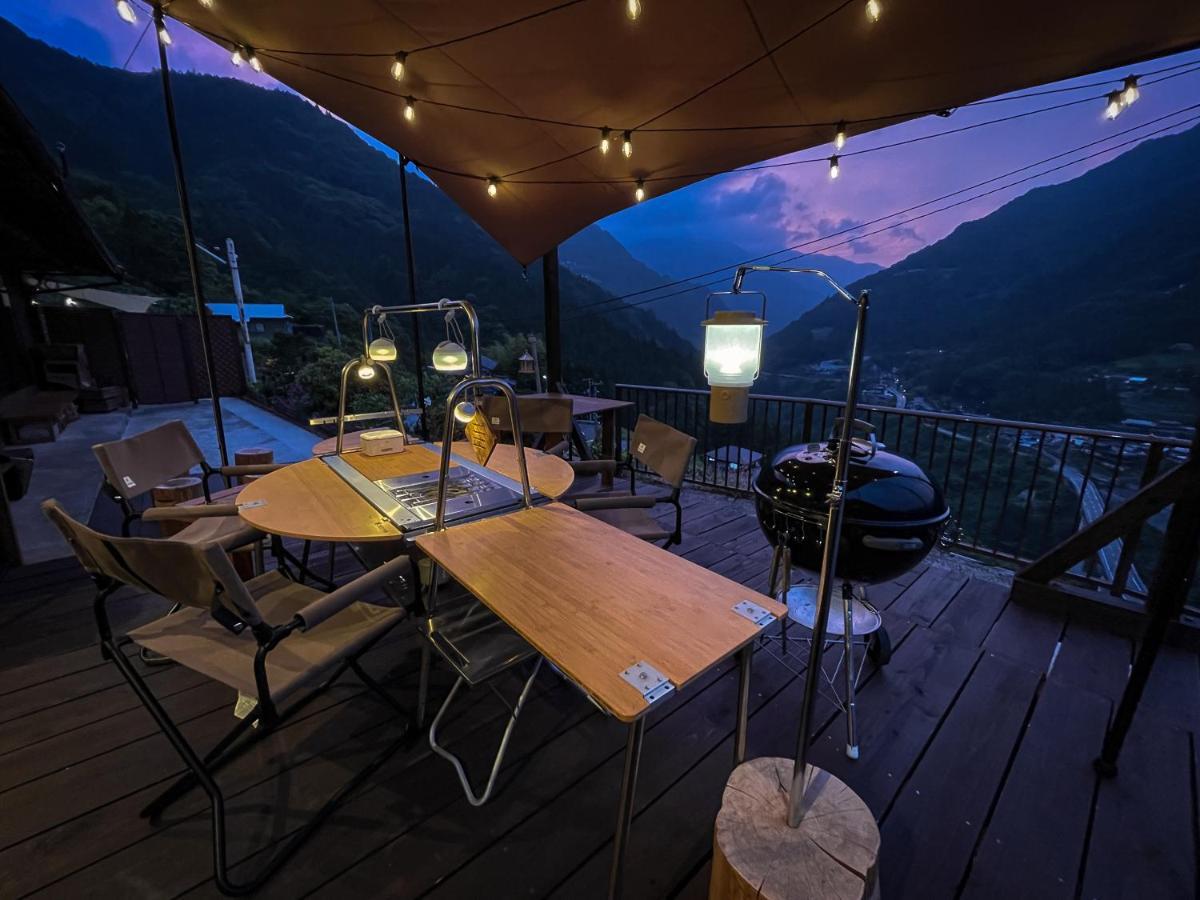 Hotel 古民家グランピングmatoba Mijoši Exteriér fotografie