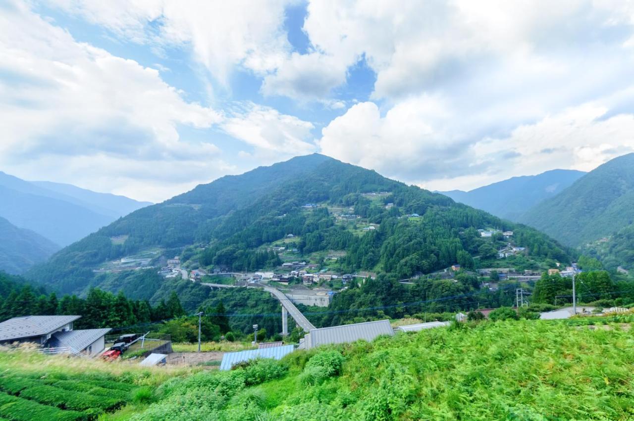 Hotel 古民家グランピングmatoba Mijoši Exteriér fotografie